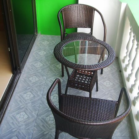 Kontiki Guesthouse Jomtien Beach Eksteriør billede